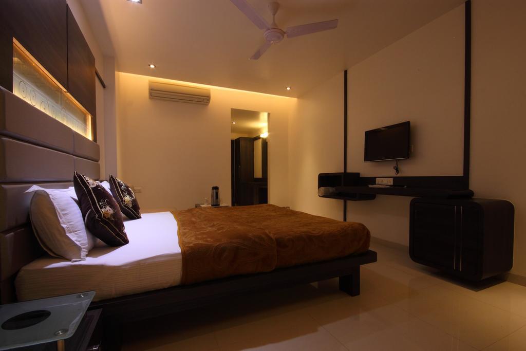 Hotel Apex Surat Bilik gambar