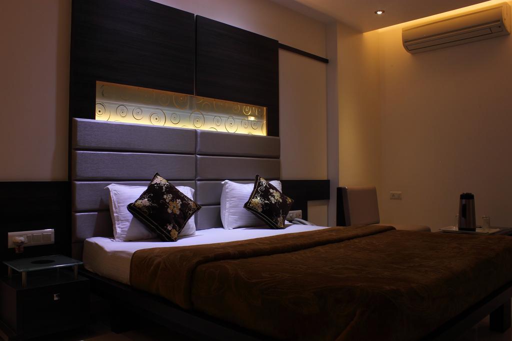Hotel Apex Surat Bilik gambar