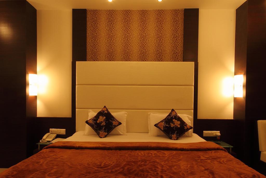 Hotel Apex Surat Bilik gambar
