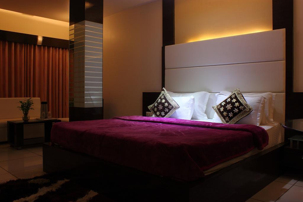 Hotel Apex Surat Bilik gambar