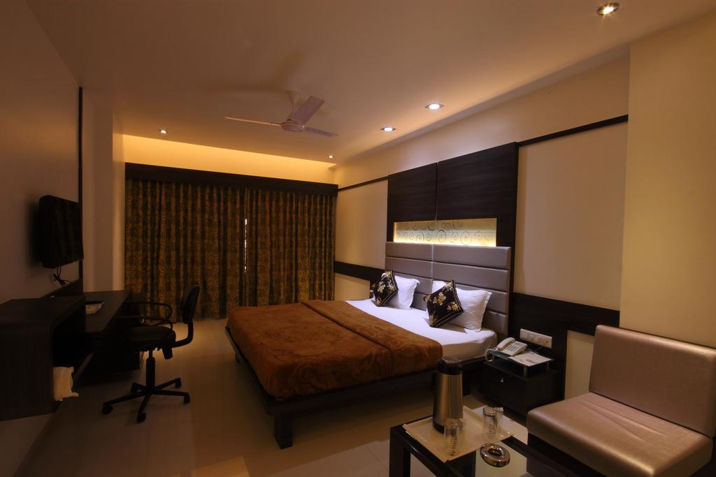Hotel Apex Surat Bilik gambar