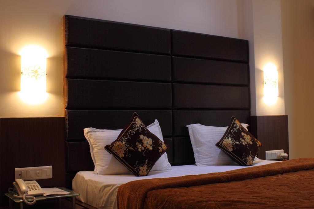 Hotel Apex Surat Bilik gambar